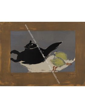 Teapot and lemons