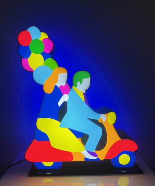 Coppia in Vespa with balloons